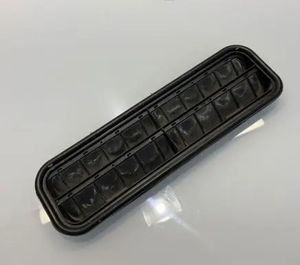 Mercedes-Benz CLS C219 Quarter panel pressure vent A2118300042 2118300042