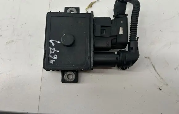 BMW 5 E60 E61 Glow plug pre-heat relay 779800003 0003633243 522120102
