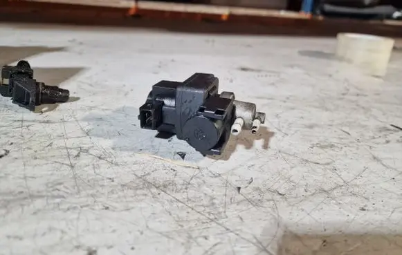 Renault Vel Satis Turbo solenoid valve 8200270451