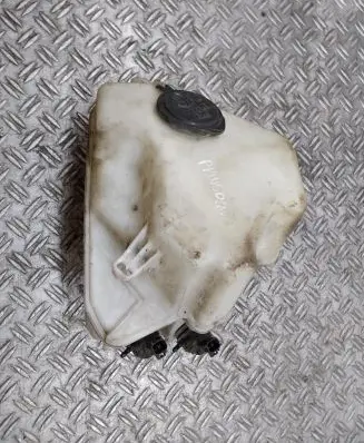 Toyota Prius (XW20) Windshield washer fluid reservoir/tank 