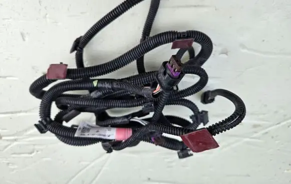 Tesla Model S EUR ISO radio connector 100442104N