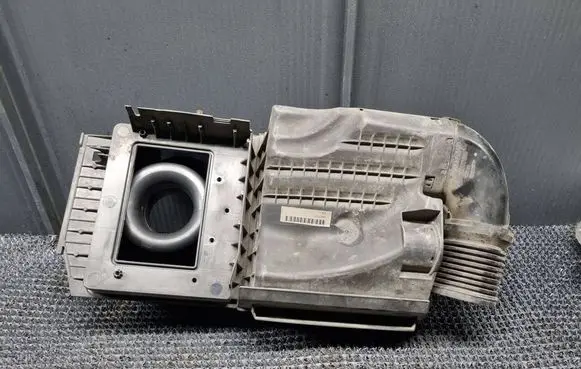 Volvo V50 Air filter box 30677533 16042