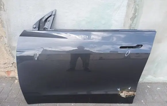 Tesla Model Y Front door 149353700D