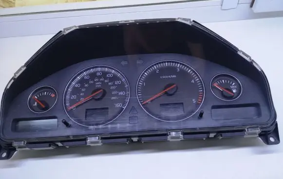 Volvo XC70 Speedometer (instrument cluster) 30746111