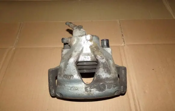 Volkswagen Golf IV Front brake caliper