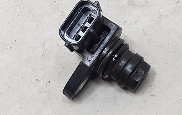 Volvo V50 Camshaft position sensor 8658495