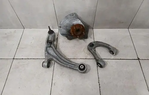 Aston Martin DB9 Front wheel hub 7G433K185AB