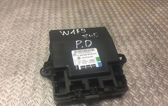 Mercedes-Benz A W169 Door control unit/module 1698208426 A1698208426