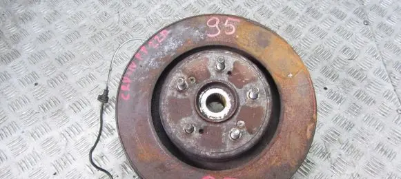 Honda CR-V Front wheel hub spindle knuckle