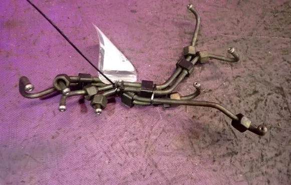 Volkswagen Golf IV Fuel injector supply line/pipe 