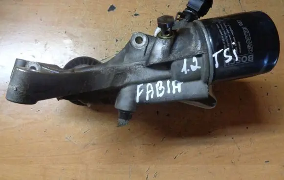 Skoda Fabia Mk2 (5J) Oil filter mounting bracket 03F903143H 03F117021A