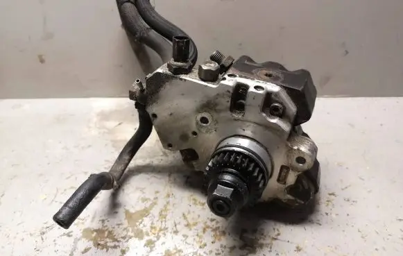 Mitsubishi Colt Fuel injection high pressure pump 0445010120 A6400700701
