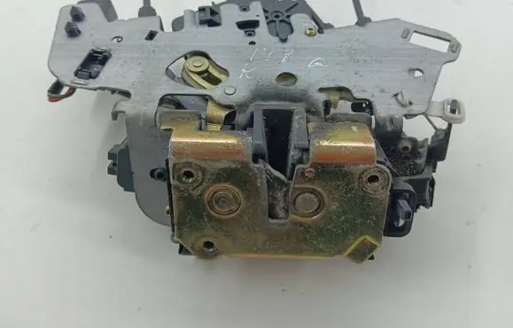 Chrysler Voyager Rear door lock 53482
