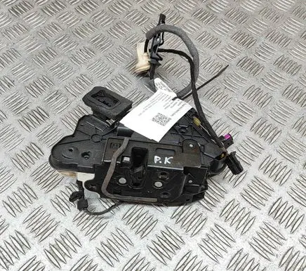 Volkswagen Golf VII Coupe door lock (next to the handle) 5K1837015D