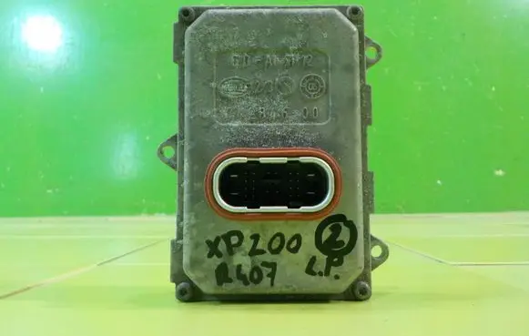 Peugeot 407 LED ballast control module 5DF00870450 XP200