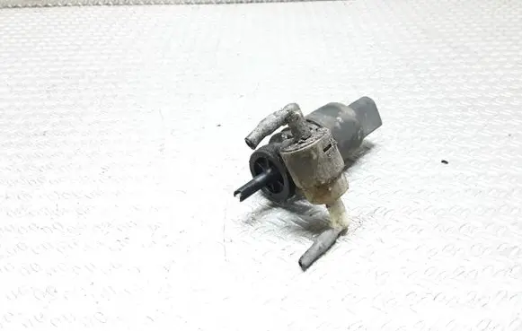 Volkswagen Polo Windscreen/windshield washer pump
