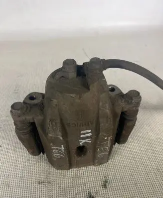 Toyota Prius (XW20) Front brake caliper