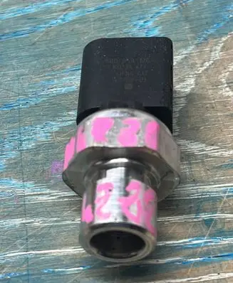 Volkswagen Tiguan Air conditioning (A/C) pressure sensor 5Q0959126A