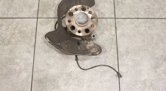 Mercedes-Benz E C207 W207 Front wheel hub 