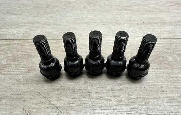 Porsche Cayenne (9Y0 9Y3) Nuts/bolts PAF004676A PAF004676 wth004676A
