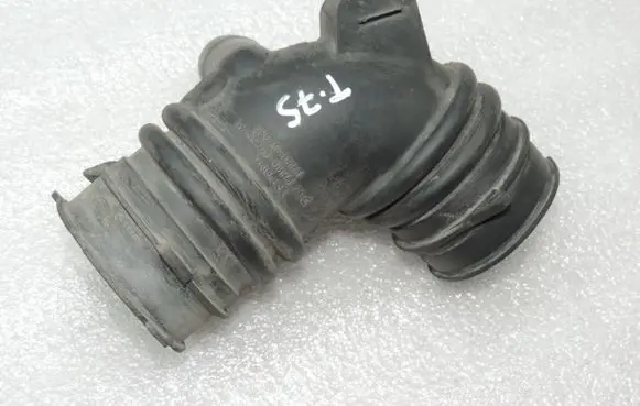 Toyota Yaris Air intake hose/pipe