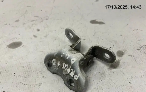 Toyota Prius+ (ZVW40) Front door lower hinge 