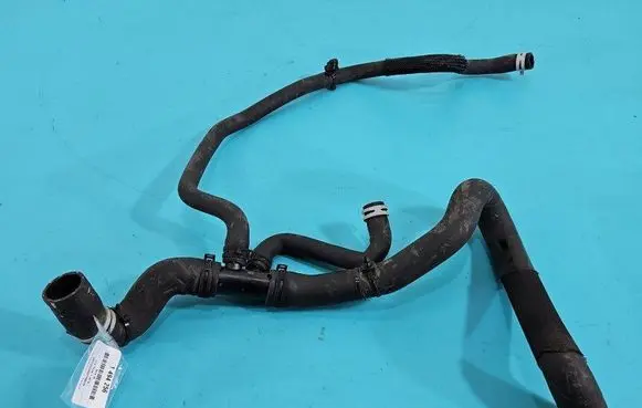 Engine coolant pipe/hose