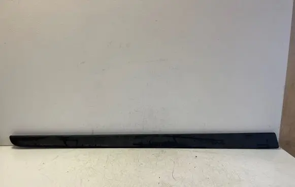 Volvo V70 Front door trim (molding) 9484225