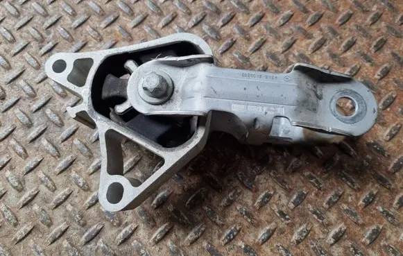 Mercedes-Benz A W176 Engine mount bracket A2462400809