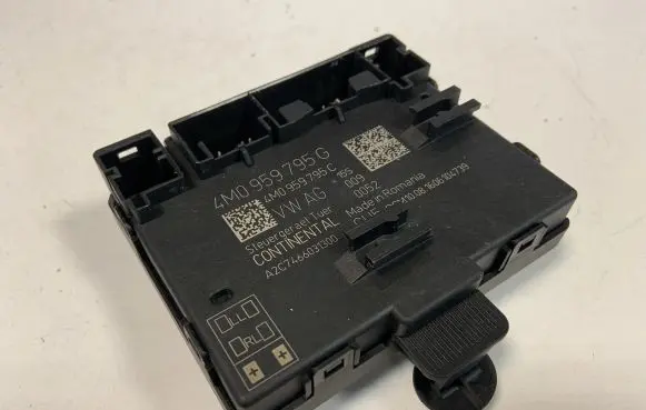 Audi Q7 4M Door control unit/module 4M0959795G 4M0959795C