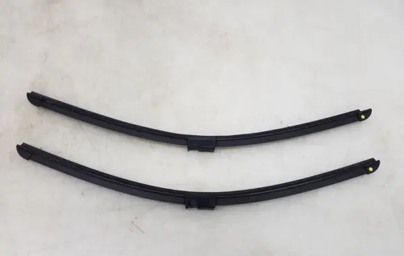 Mercedes-Benz E W212 Front wiper blade arm A2128202000