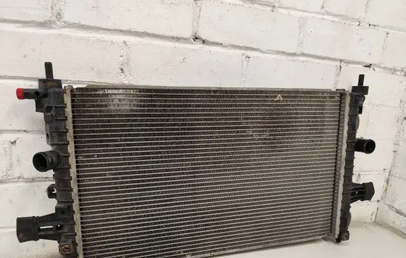 Opel Astra H Coolant radiator 13145211 8135 1107A