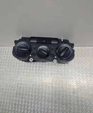 Volkswagen Golf V Climate control unit 53701