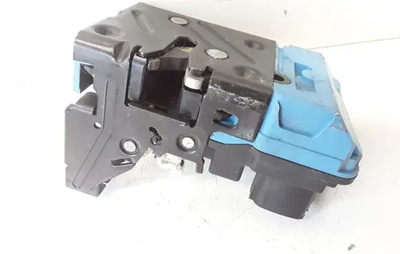 Volvo S60 Front door lock 8650554