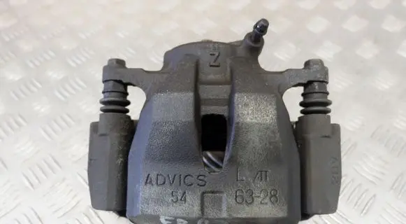 Toyota RAV 4 (XA40) Front brake caliper 4775042091