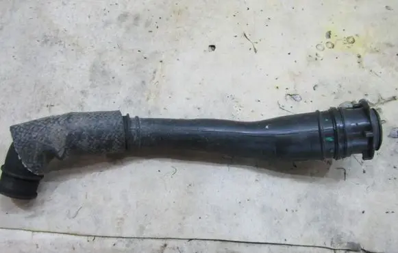 Opel Vivaro Fuel tank filler neck pipe 172217859R