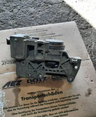 Nissan Qashqai Engine mount bracket 11220JD700