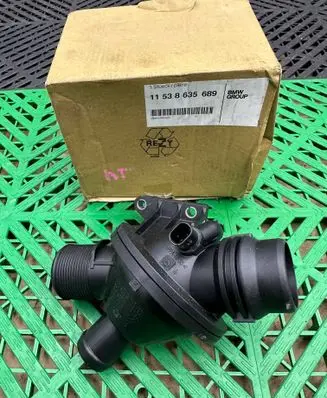 BMW 3 F30 F35 F31 Thermostat 8635689