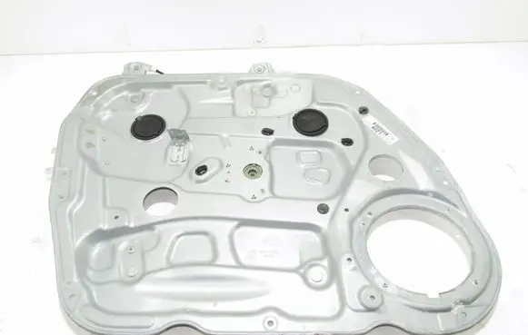KIA Carens II Front window lifting mechanism without motor 824701D220