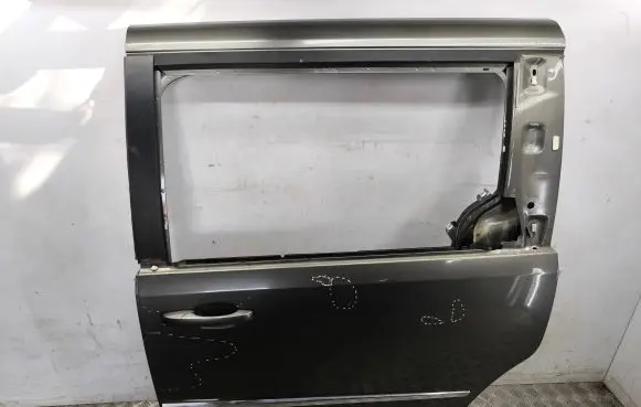 Chrysler Town & Country V Rear door
