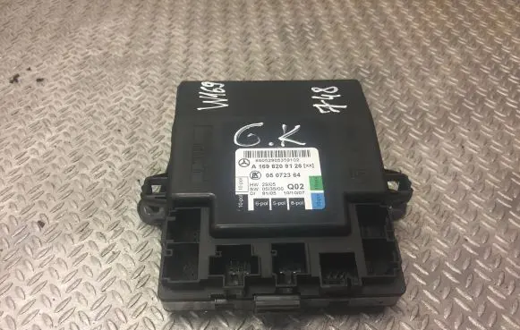 Mercedes-Benz A W169 Door control unit/module 1698209126 A1698209126