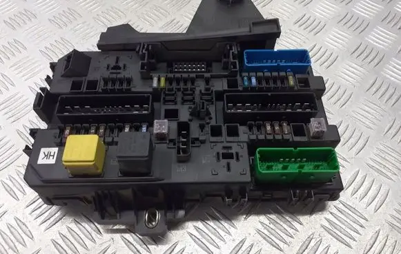 Opel Astra H Fuse box cover 13115937
