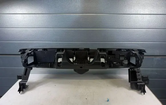Front bumper mounting bracket