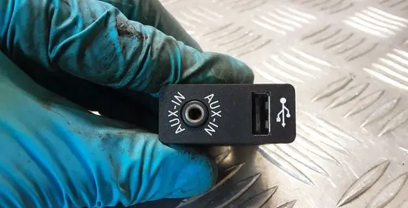 BMW 7 F01 F02 F03 F04 USB socket connector 9237653 84109237653