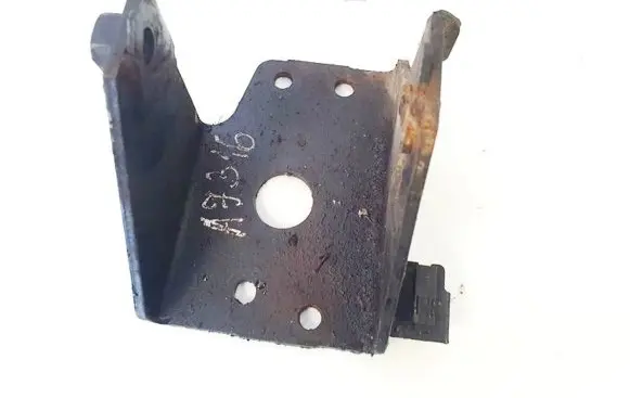 Nissan Murano Z50 Engine mounting bracket