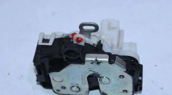 Fiat 500 Front door lock 51827414