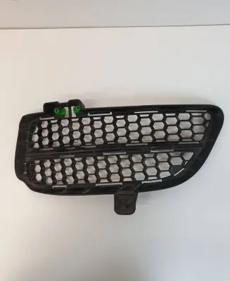 Volkswagen Touareg I Front bumper lower grill 7L6853665B