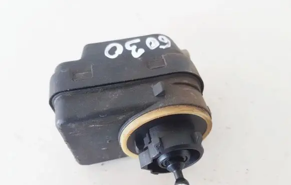 Headlight level adjustment motor