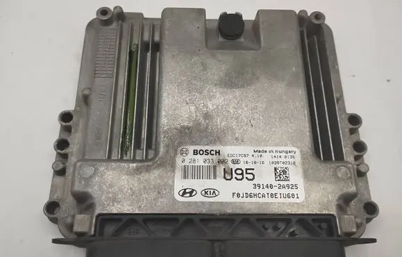 KIA Ceed Engine control unit/module 391402A925 EDC17C57 0281033002