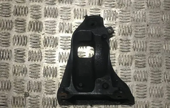 BMW 7 E65 E66 Engine mounting bracket 6769260